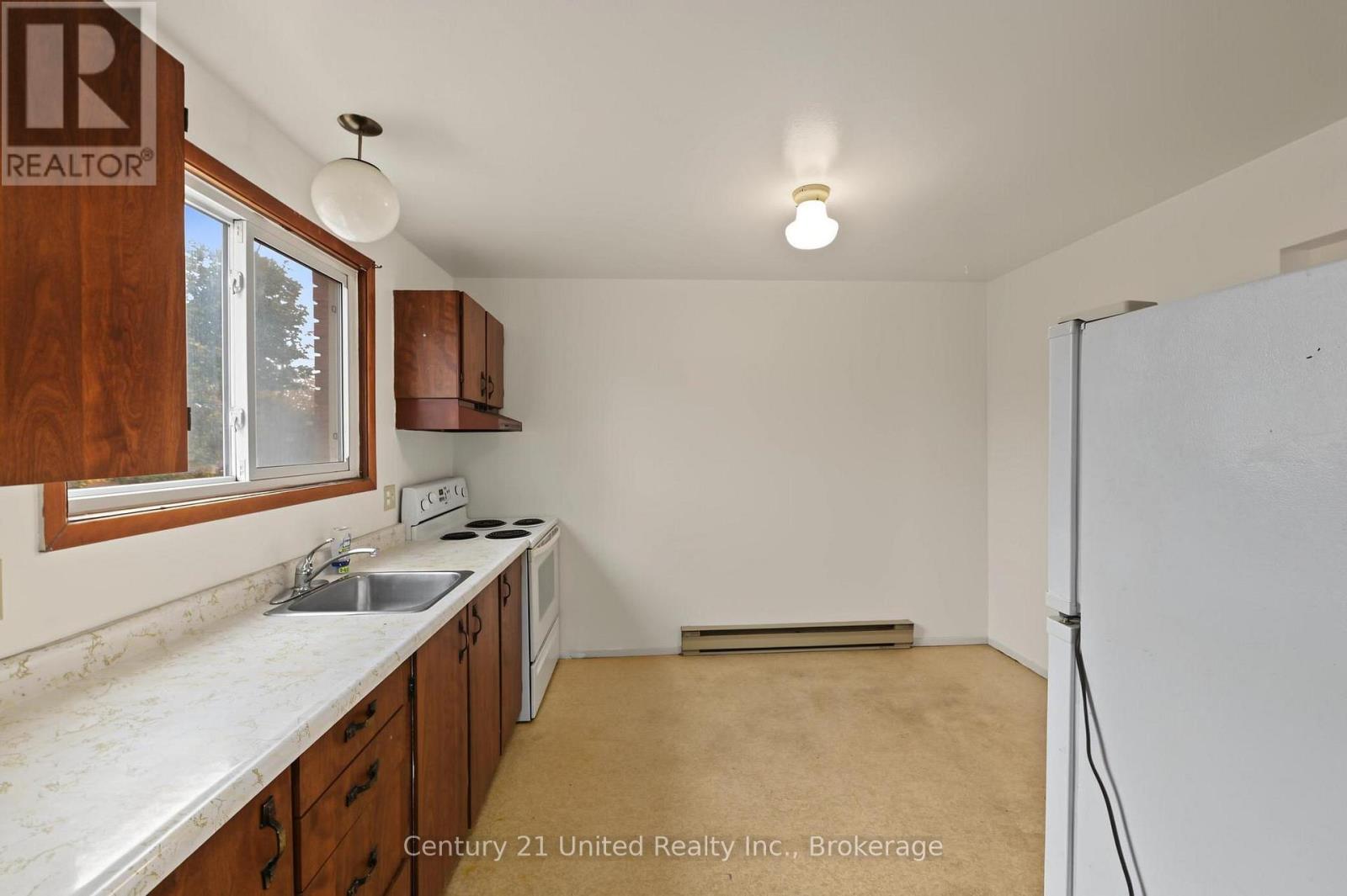 198 Aylmer Street N Property Photo 15