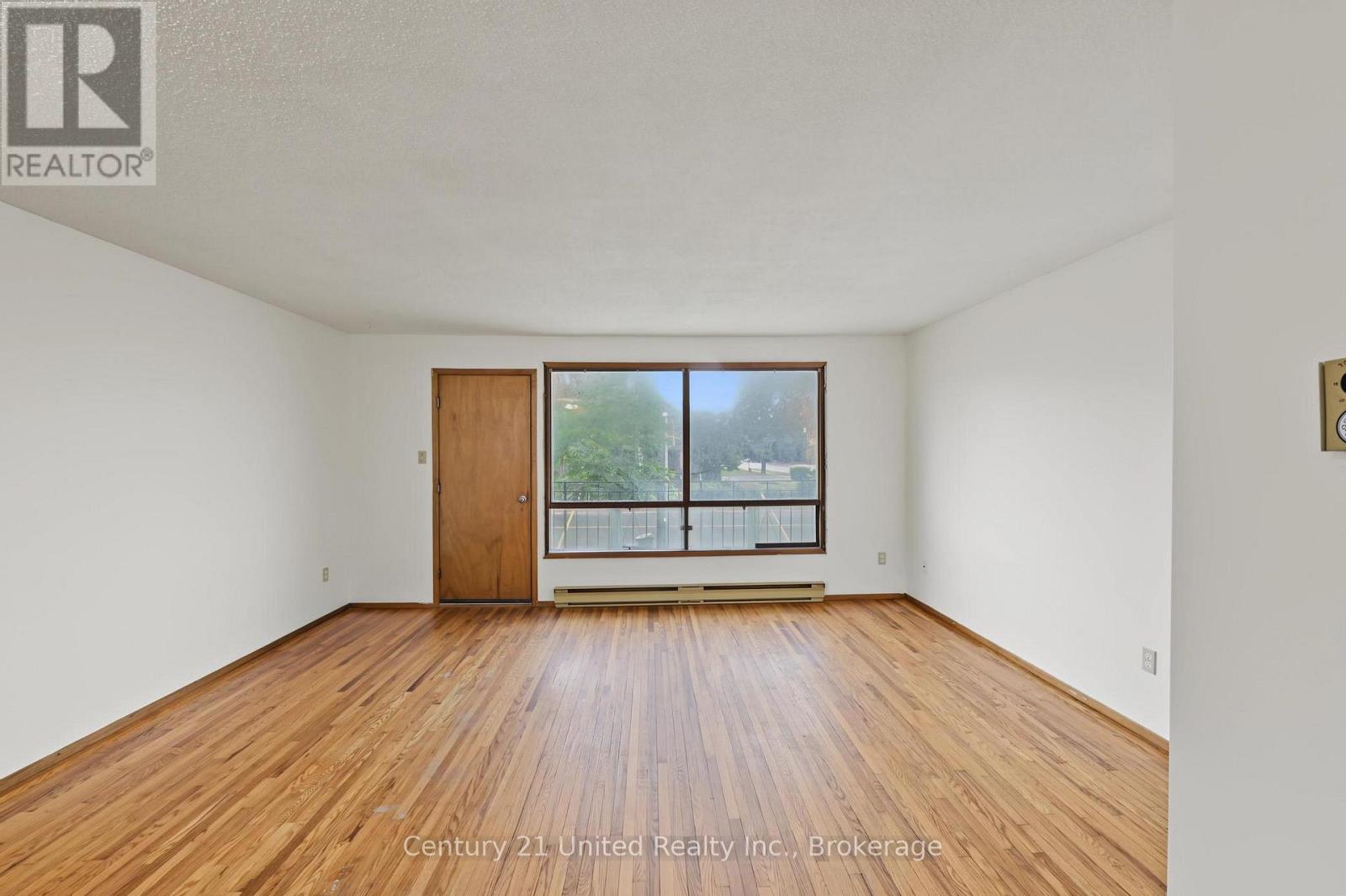 198 Aylmer Street N Property Photo 16
