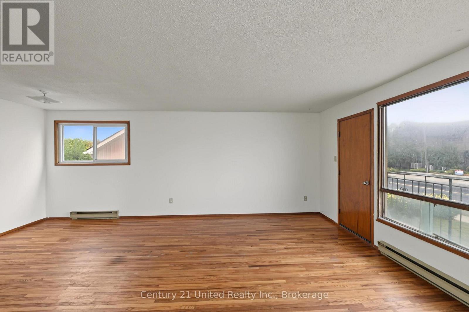 198 Aylmer Street N Property Photo 17