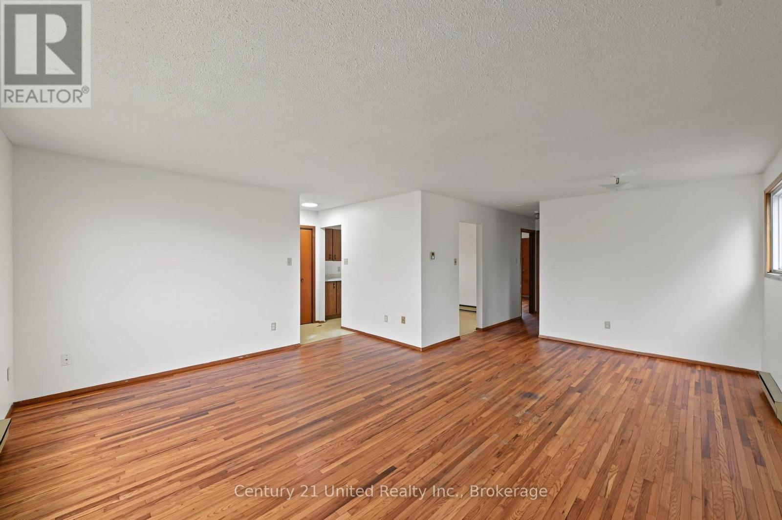 198 Aylmer Street N Property Photo 18