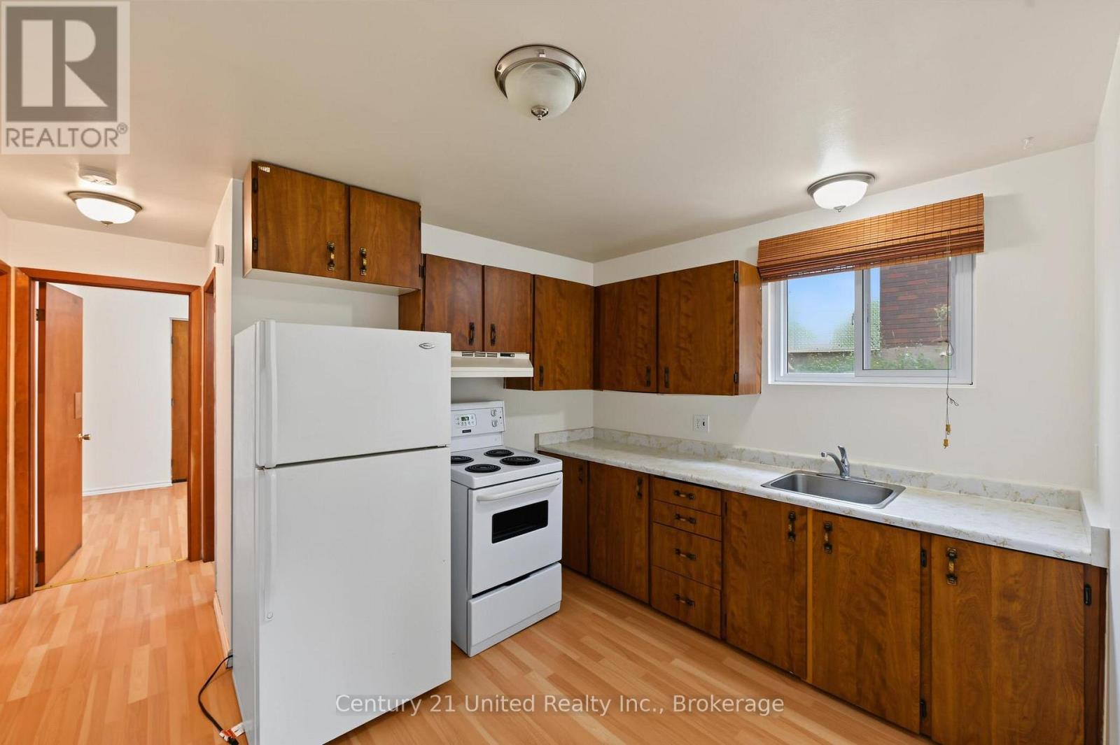 198 Aylmer Street N Property Photo 25