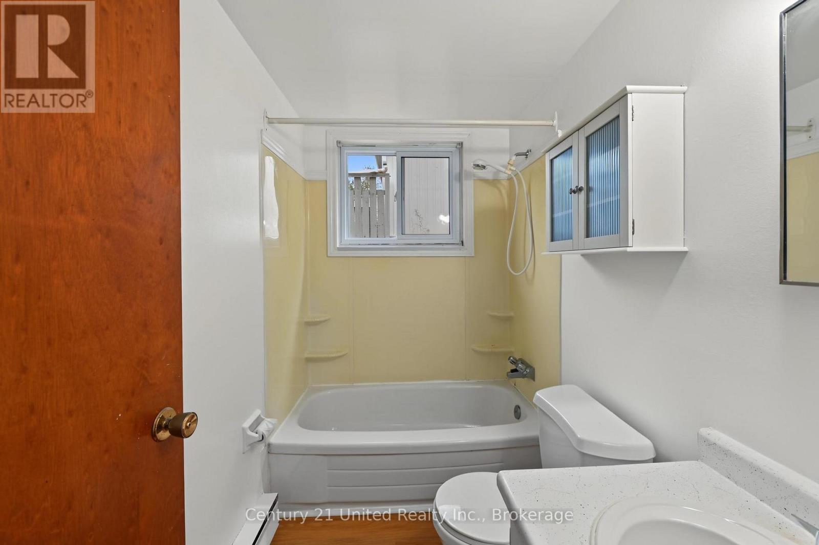 198 Aylmer Street N Property Photo 29