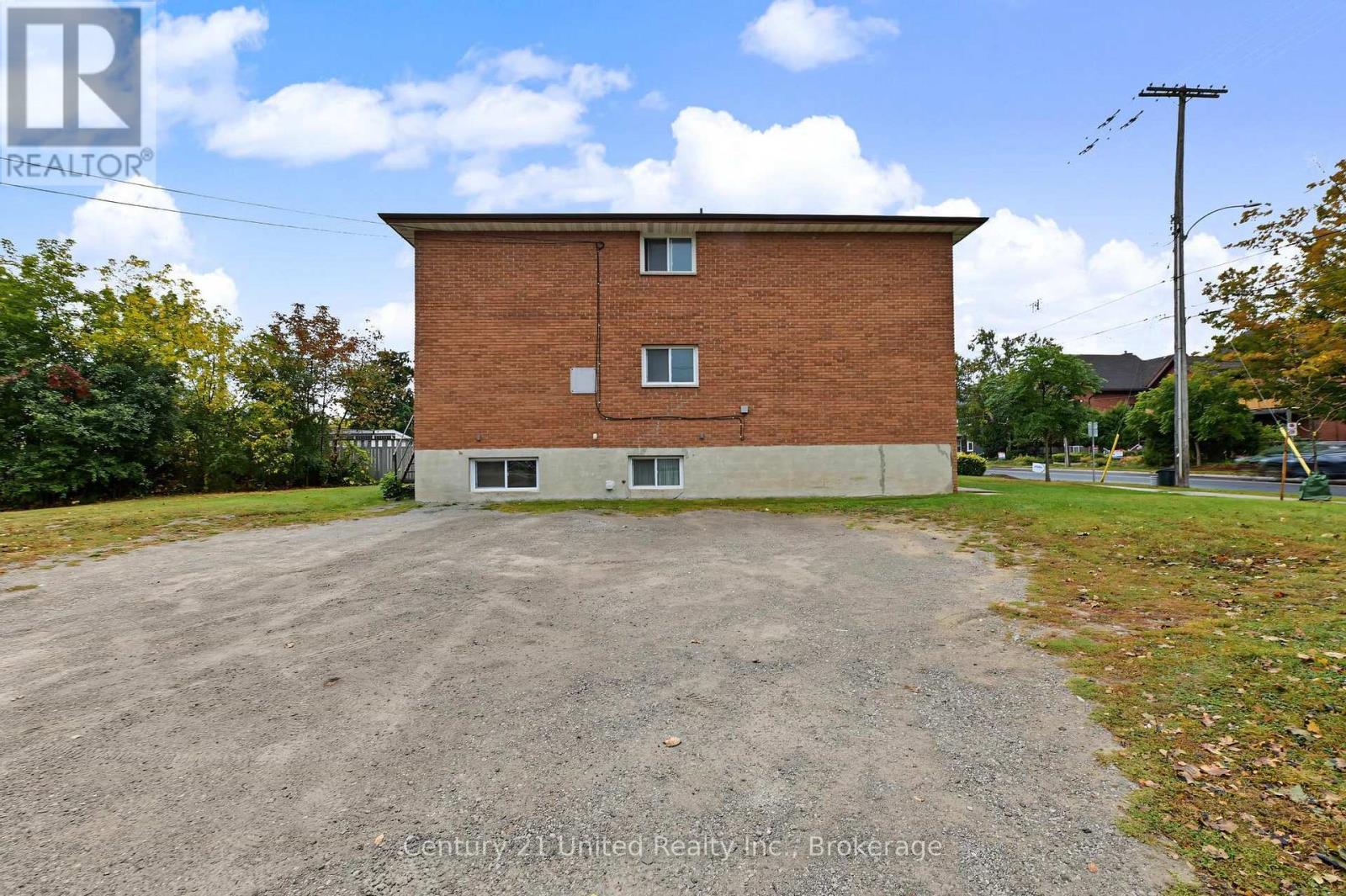 198 Aylmer Street N Property Photo 34