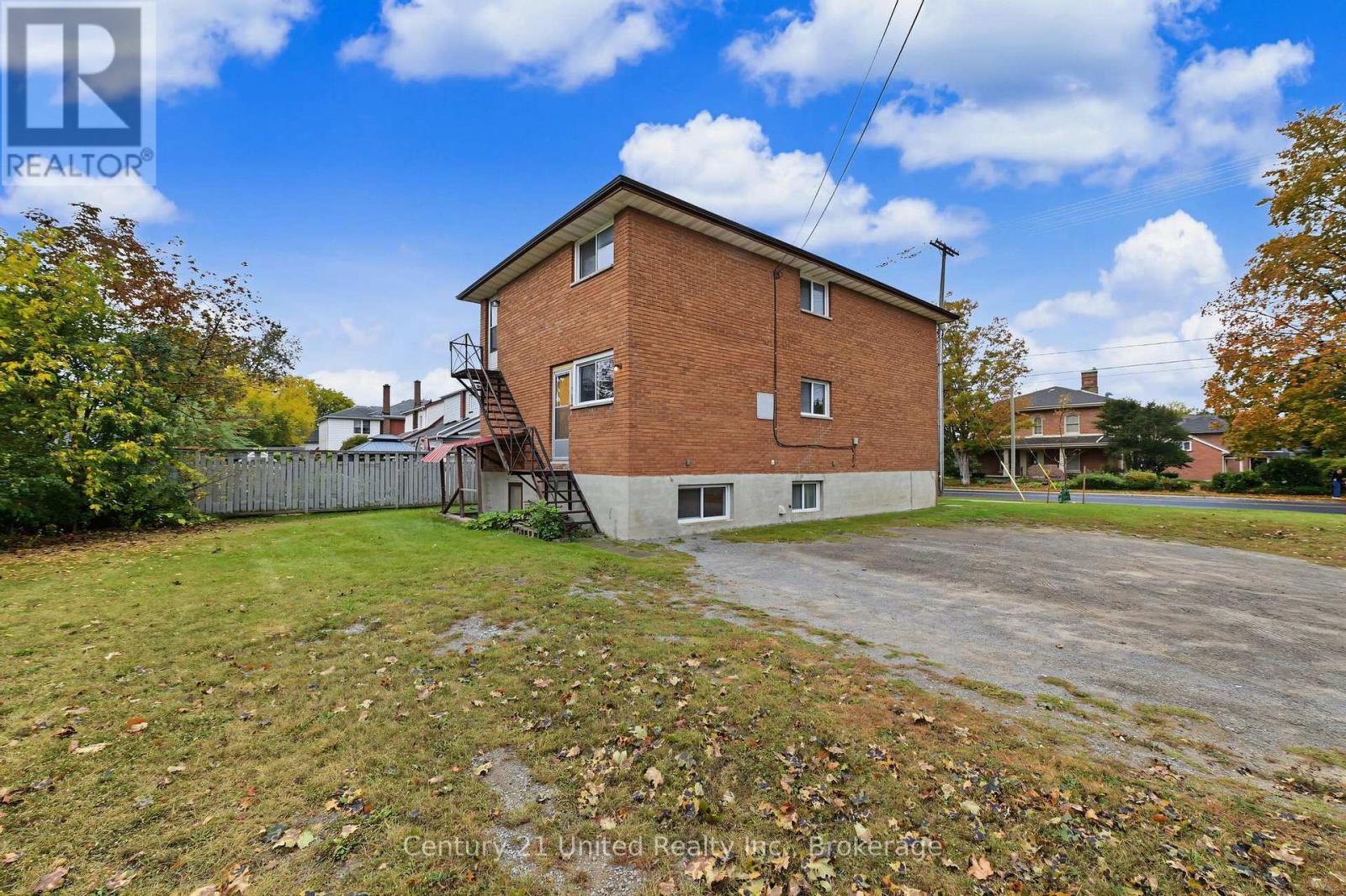 198 Aylmer Street N Property Photo 35