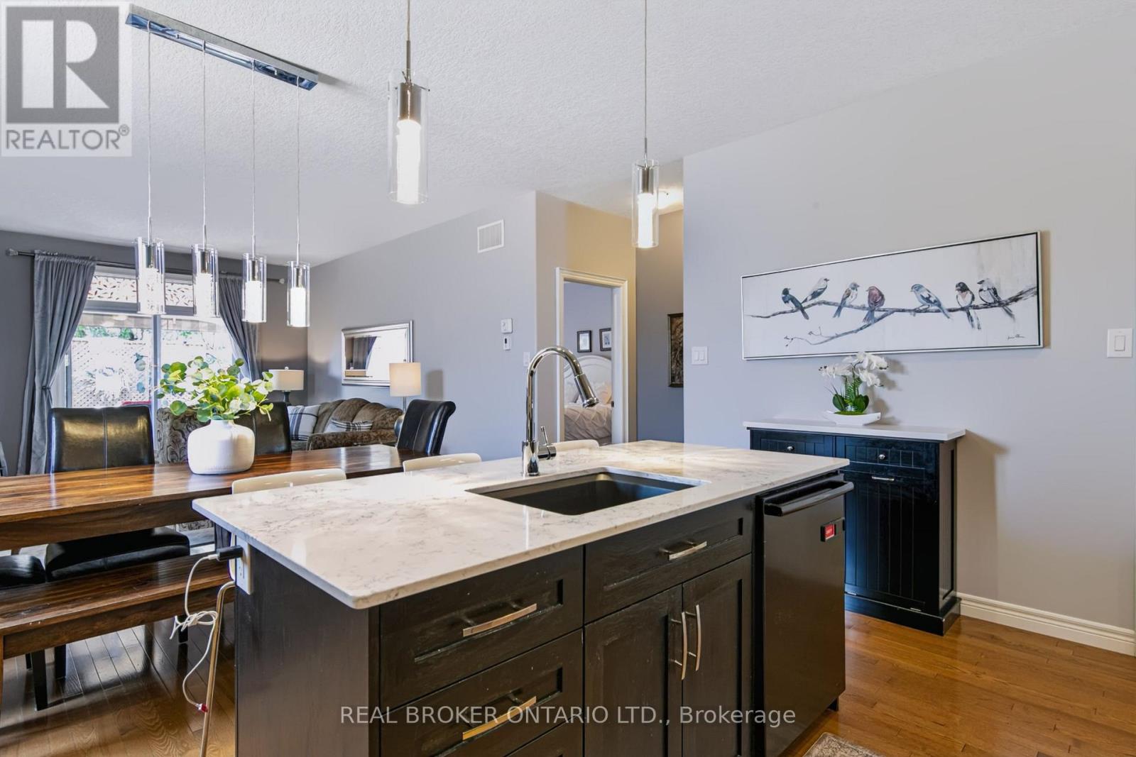 22 - 244 Dundas Street W Property Photo 10