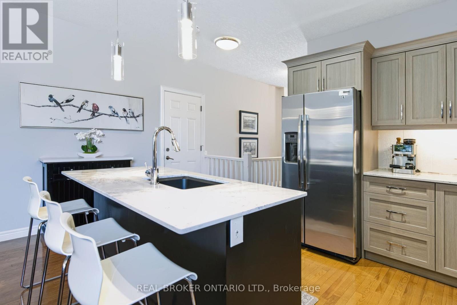 22 - 244 Dundas Street W Property Photo 12