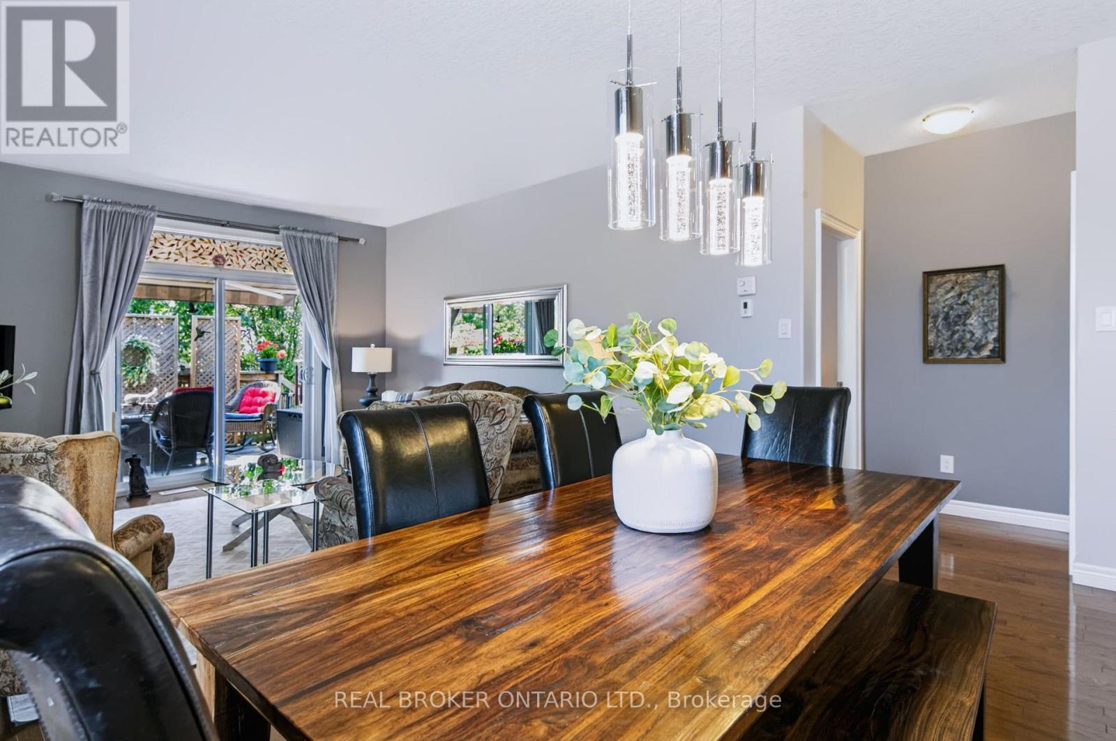 22 - 244 Dundas Street W Property Photo 13