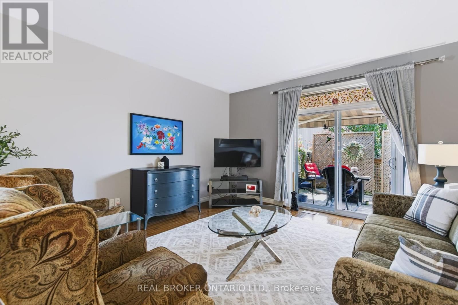 22 - 244 Dundas Street W Property Photo 15