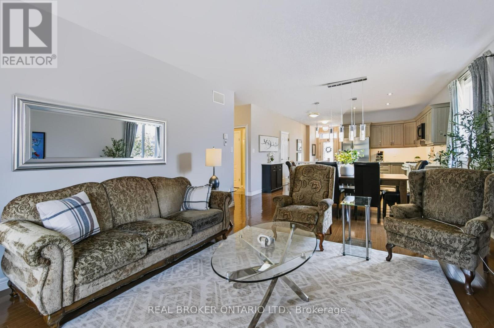 22 - 244 Dundas Street W Property Photo 17