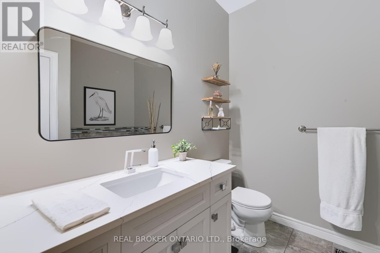 22 - 244 Dundas Street W Property Photo 20