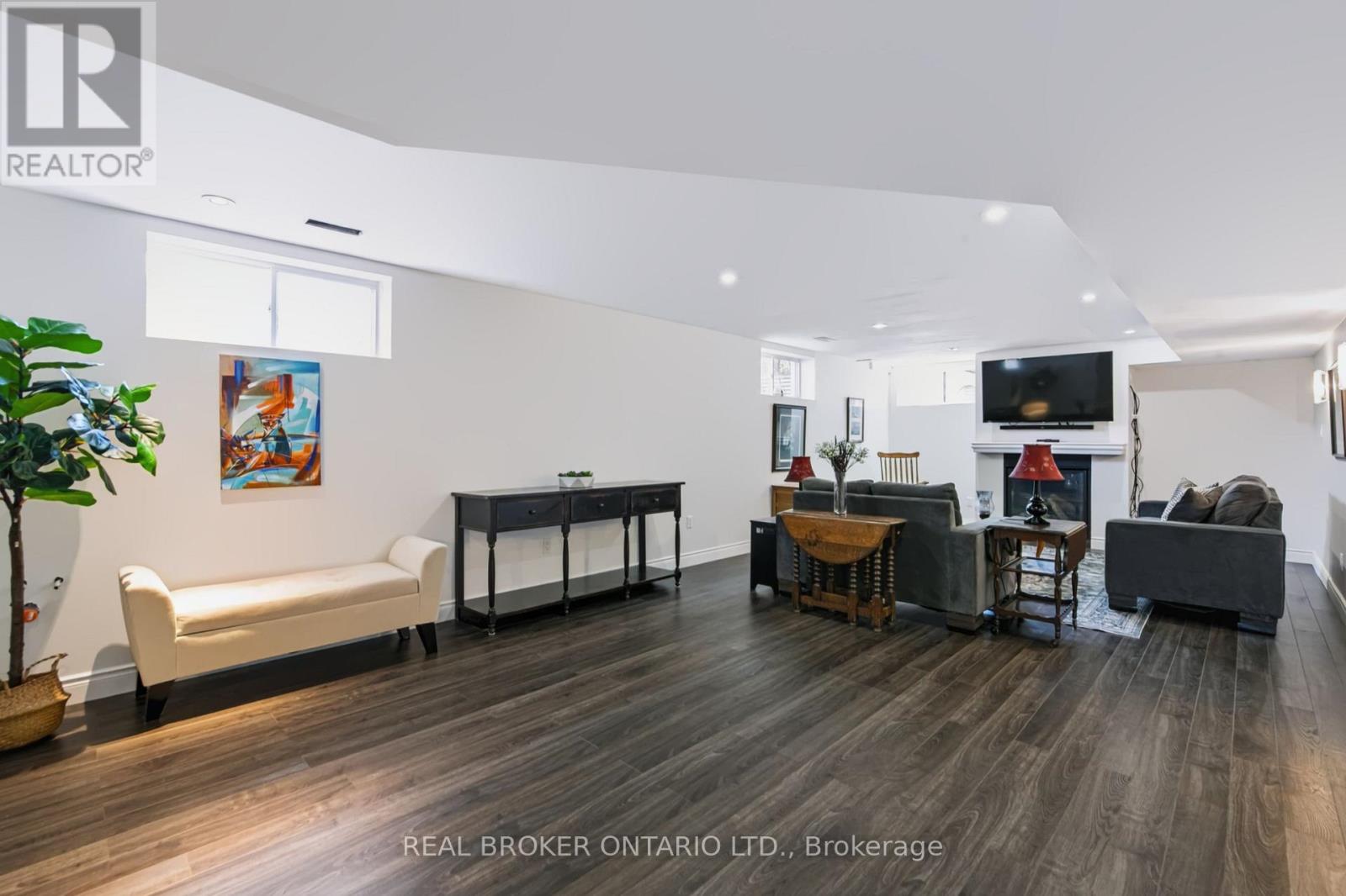 22 - 244 Dundas Street W Property Photo 21