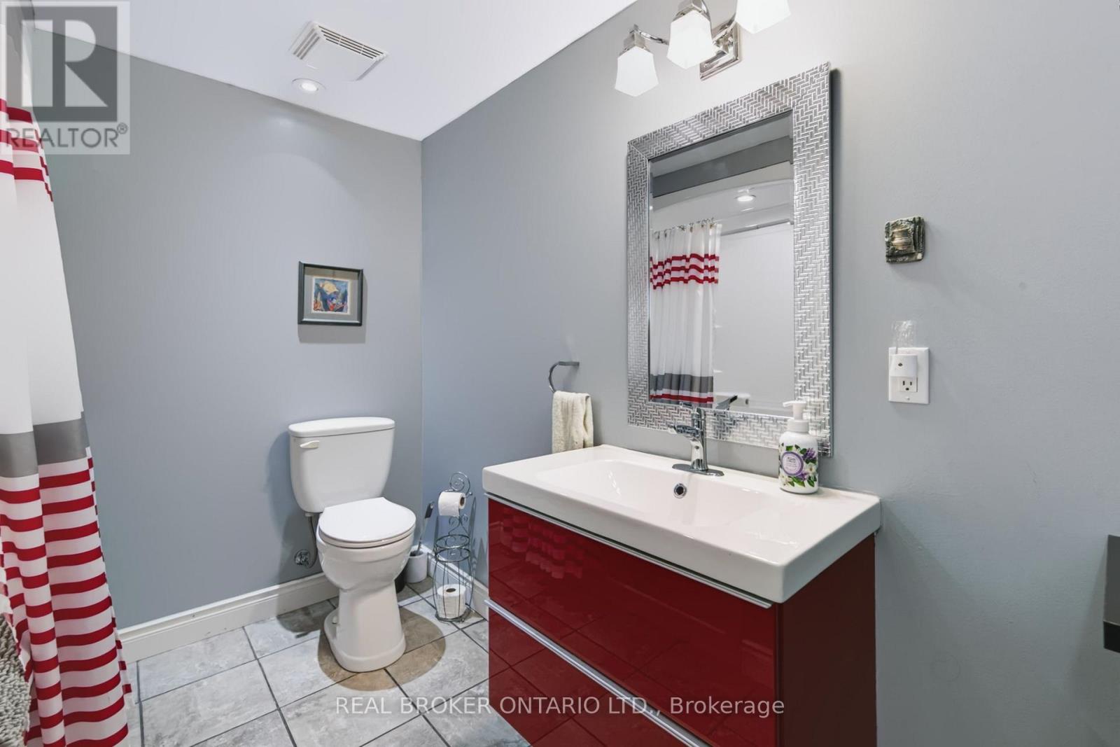 22 - 244 Dundas Street W Property Photo 25