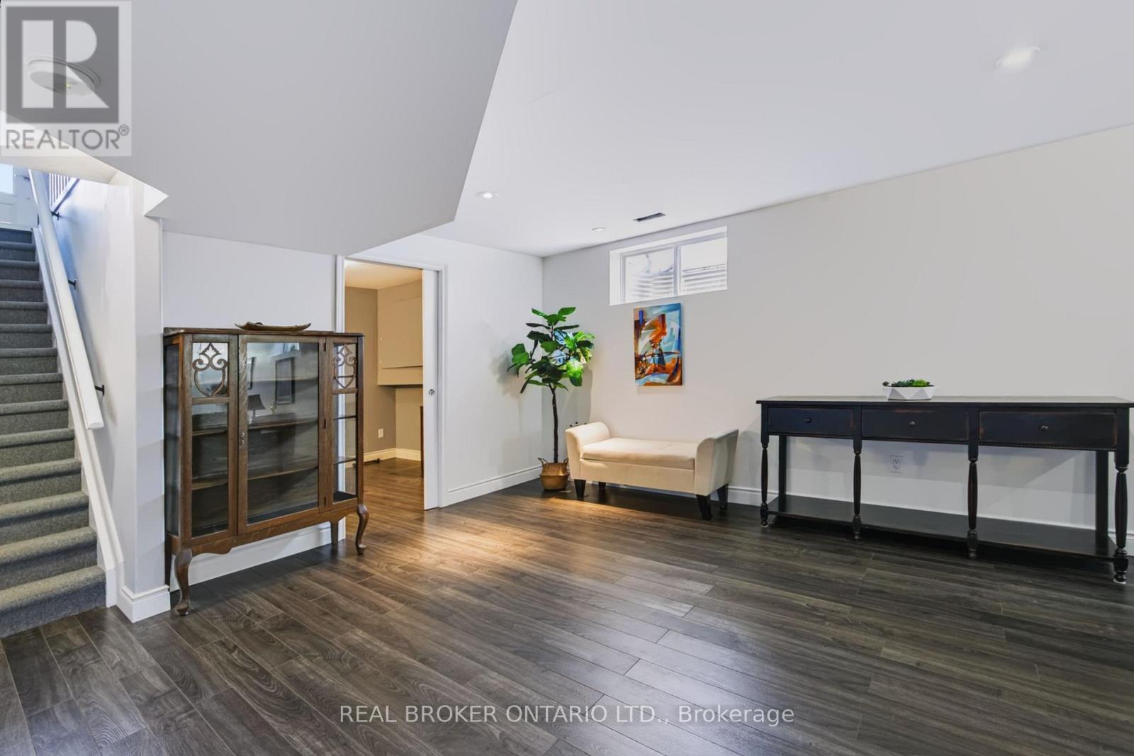 22 - 244 Dundas Street W Property Photo 26