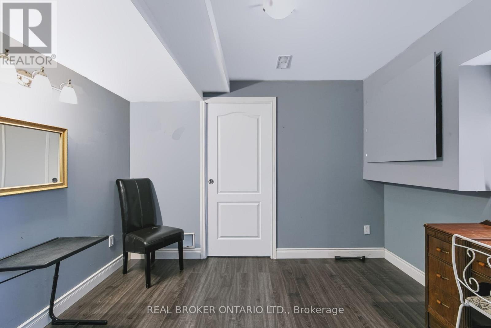 22 - 244 Dundas Street W Property Photo 27