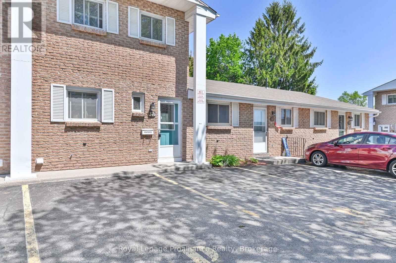 D - 37 Young Street Property Photo 3