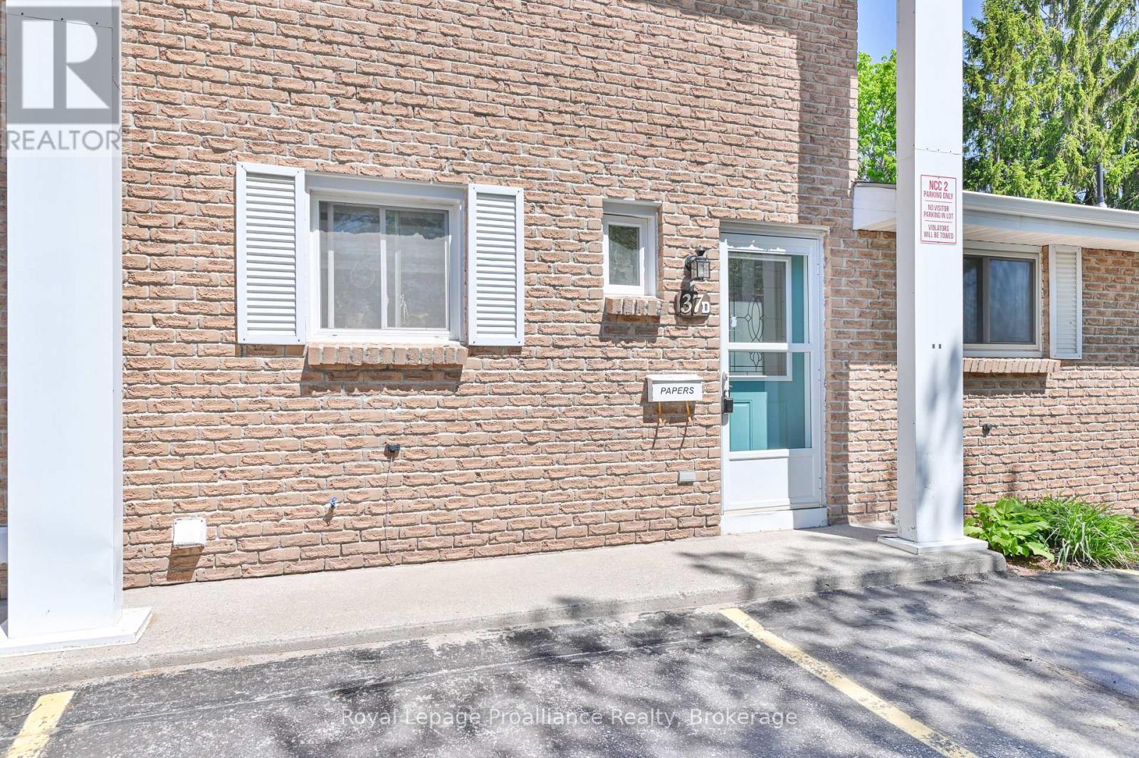 D - 37 Young Street Property Photo 4