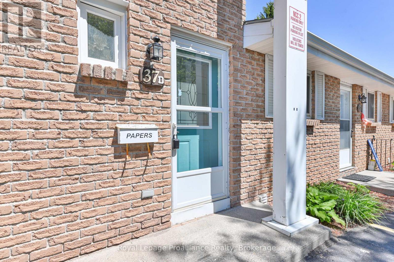 D - 37 Young Street Property Photo 5