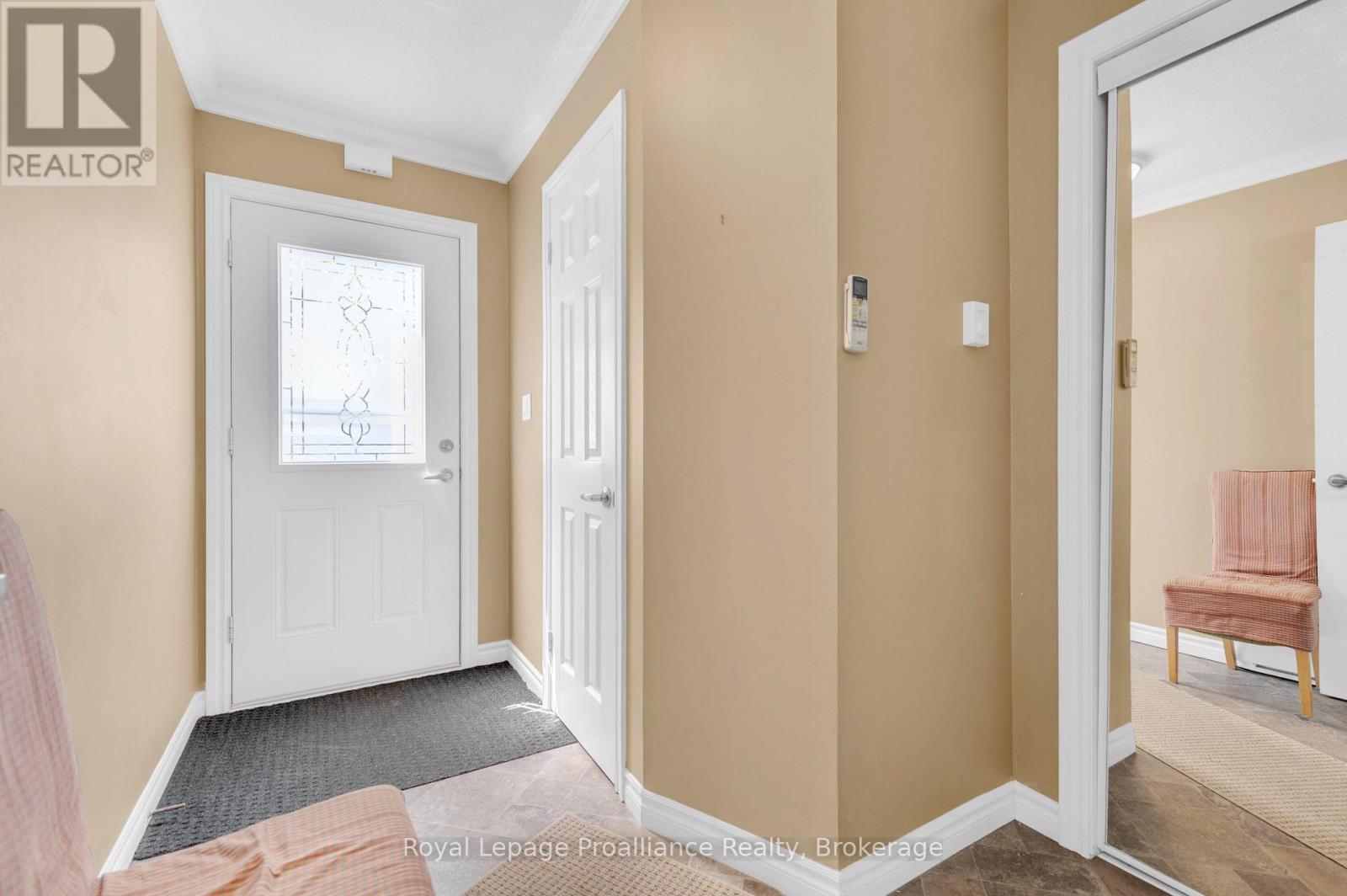 D - 37 Young Street Property Photo 6