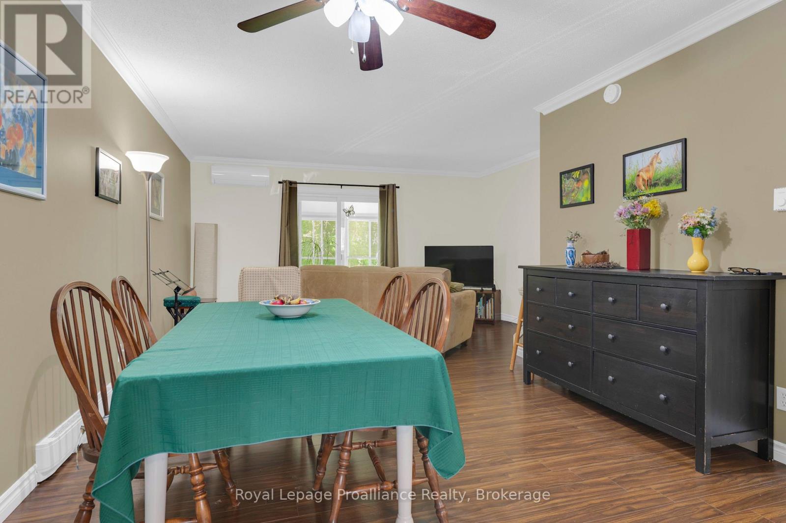 D - 37 Young Street Property Photo 9