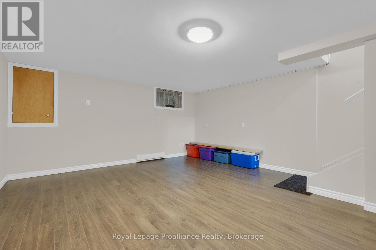 D - 37 Young Street Property Photo 25