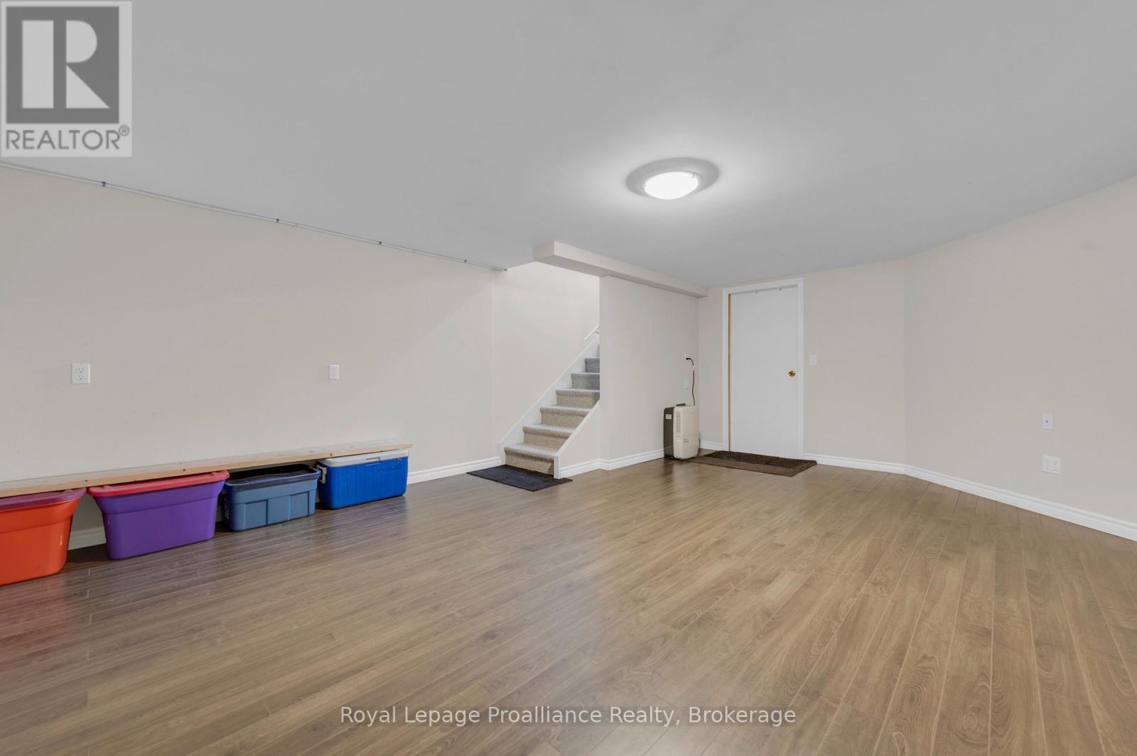 D - 37 Young Street Property Photo 26