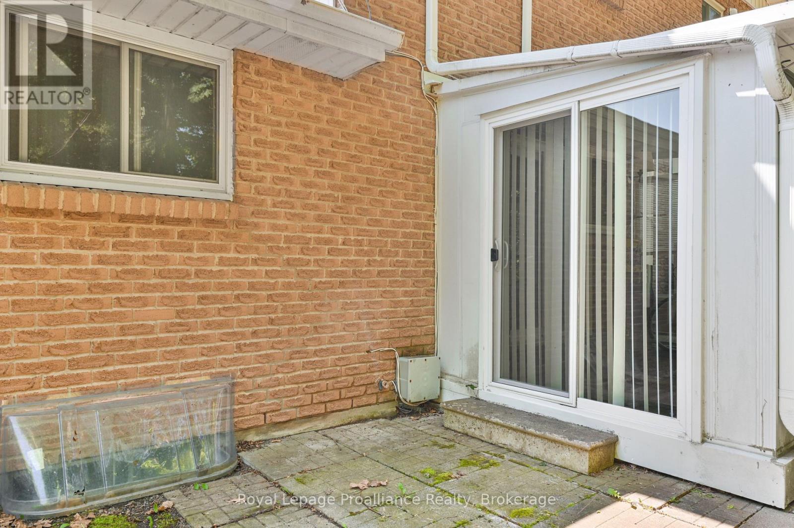 D - 37 Young Street Property Photo 27