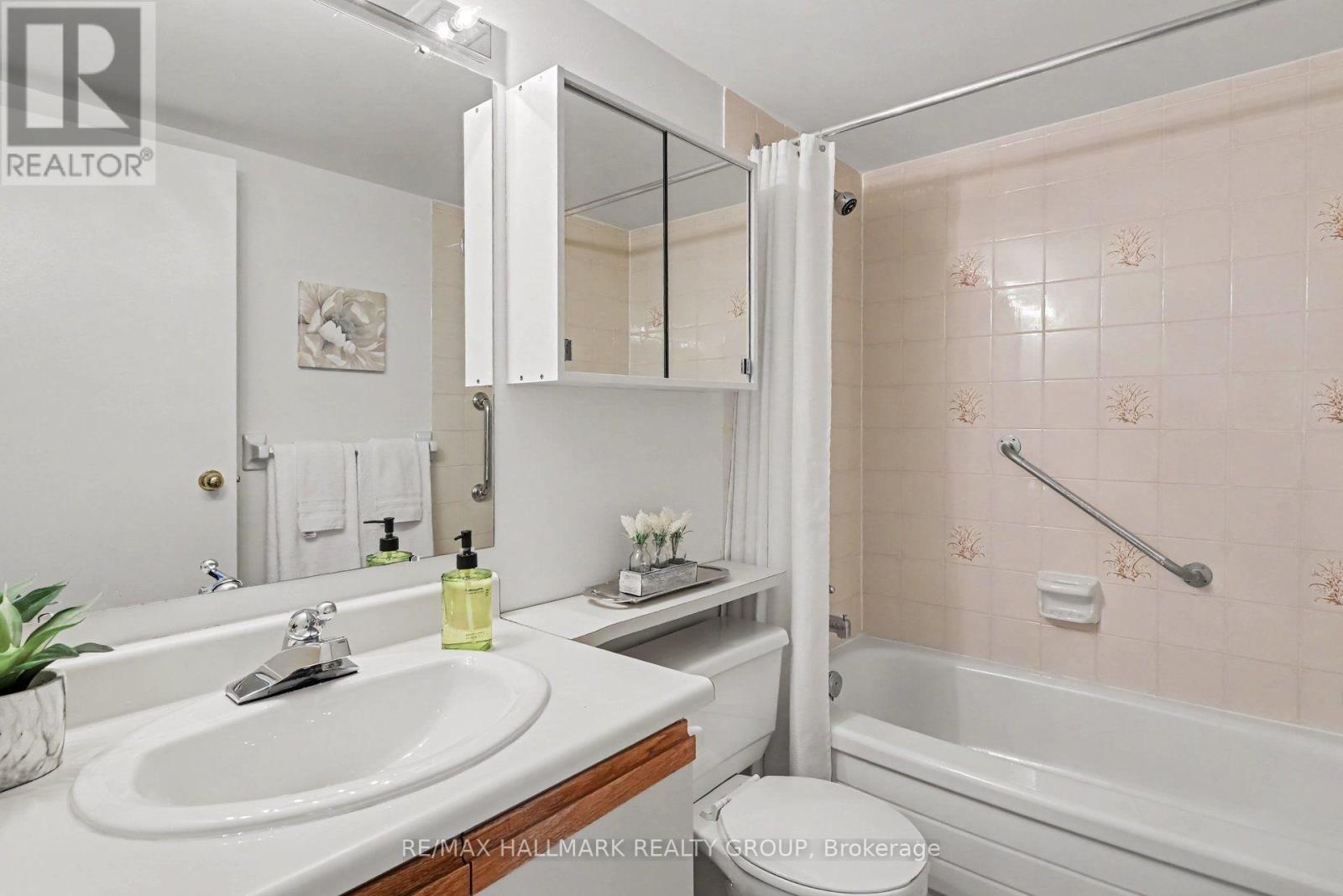 902 - 200 Lafontaine Avenue Property Photo 17