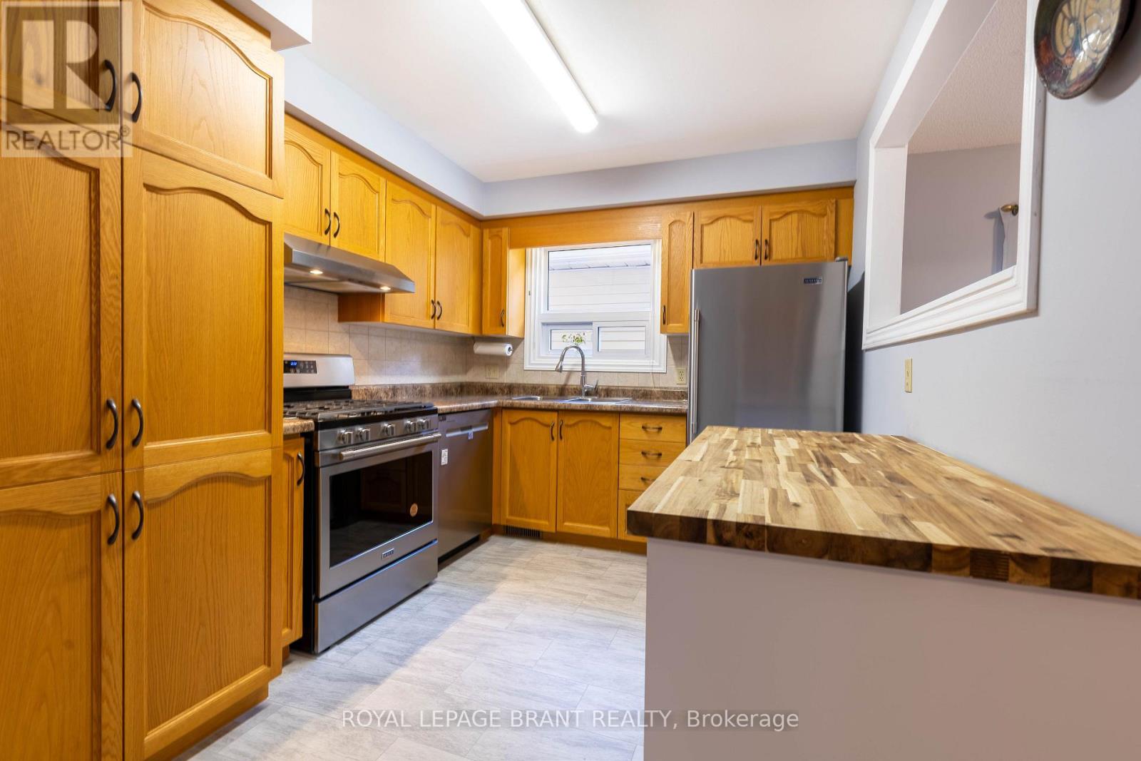 12 Hawkins Crescent Property Photo 9