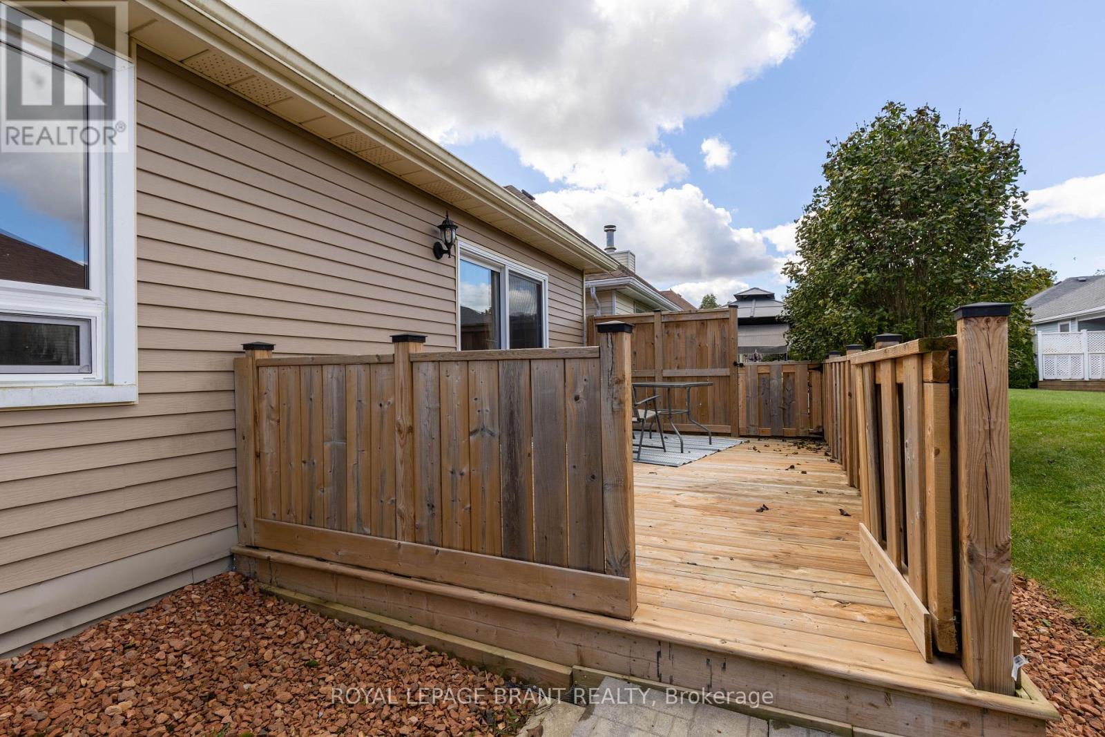 12 Hawkins Crescent Property Photo 28