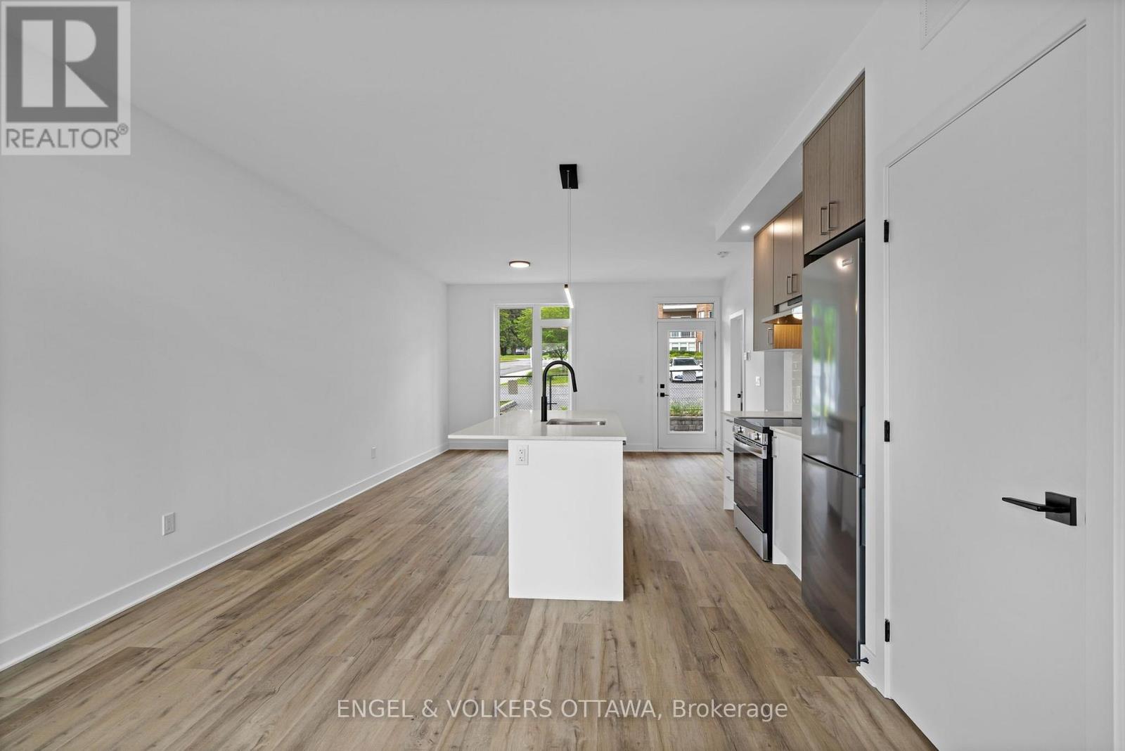 D - 1258 Marenger Street Property Photo 4