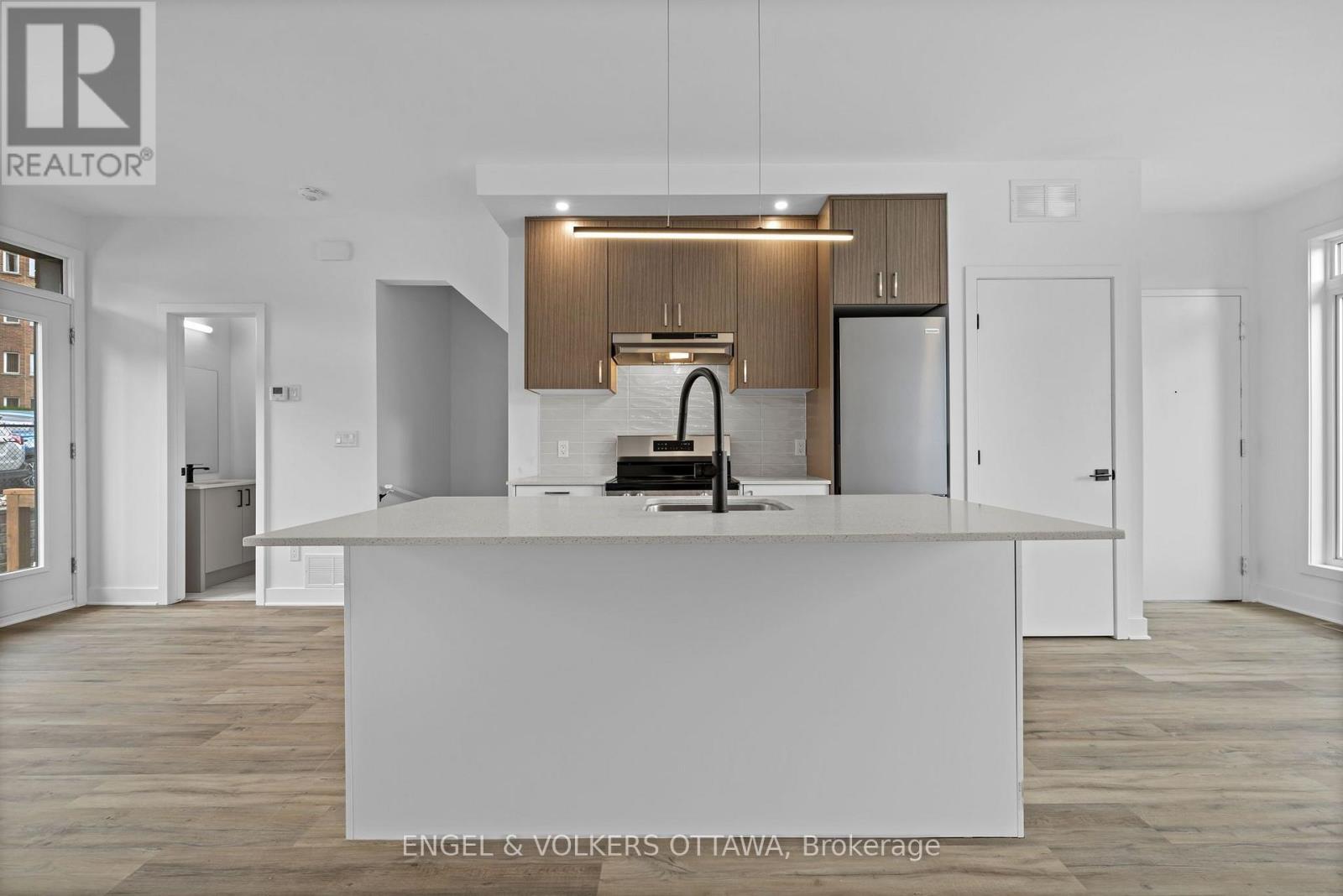 D - 1258 Marenger Street Property Photo 6
