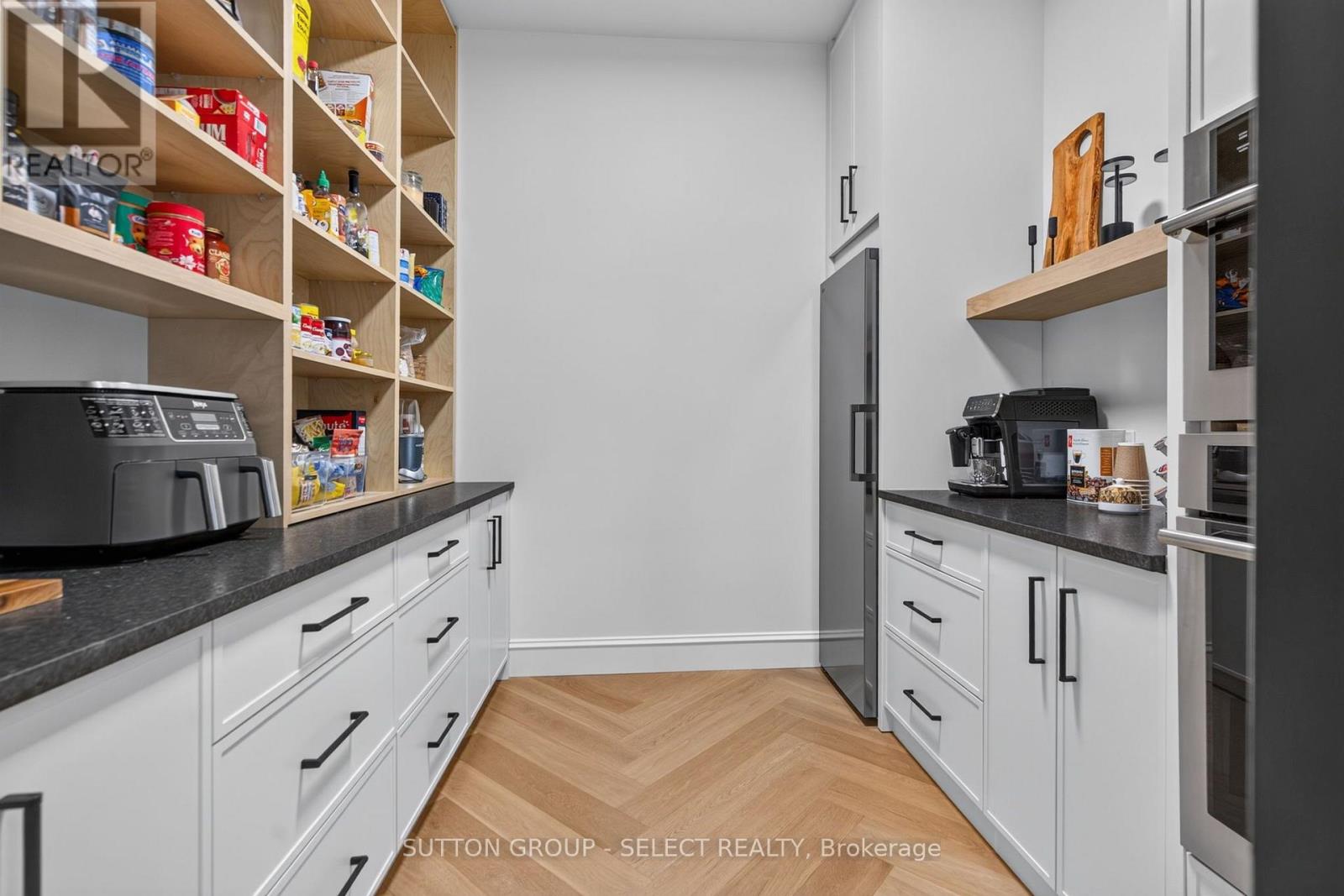 971 Wellington Street Property Photo 14