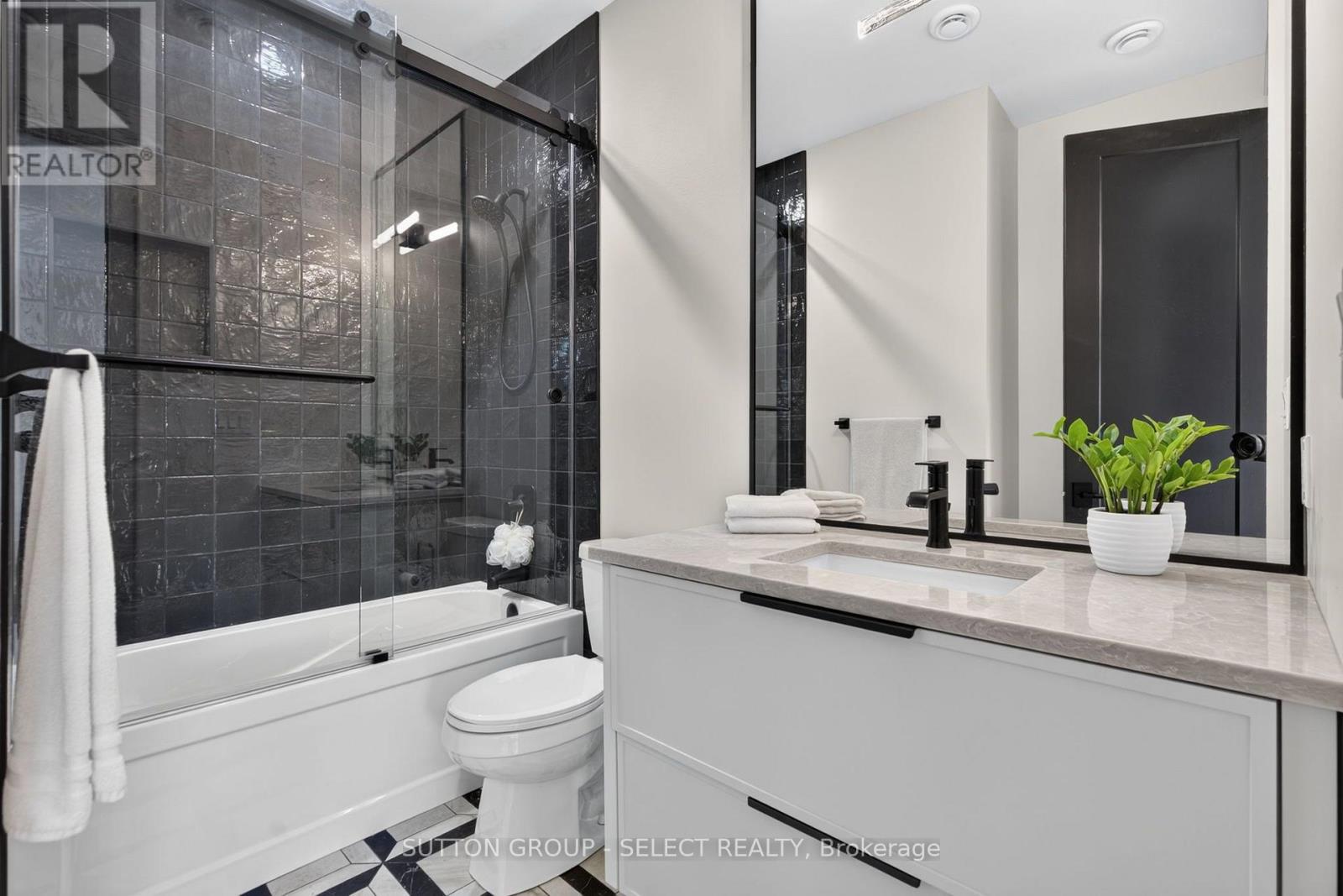 971 Wellington Street Property Photo 20