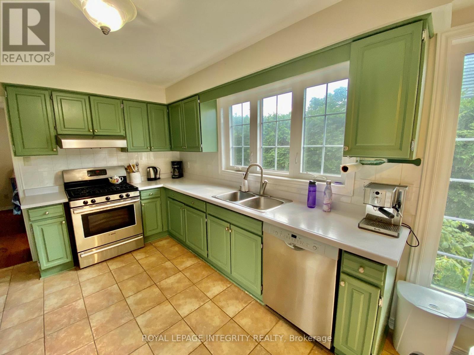 2 Tunbridge Court Property Photo 12