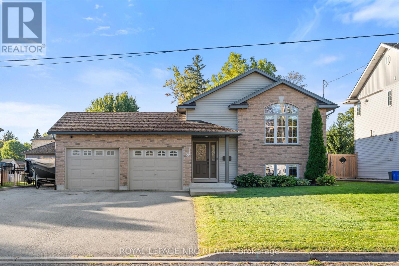 32 LAVINIA STREET Property Photo 1
