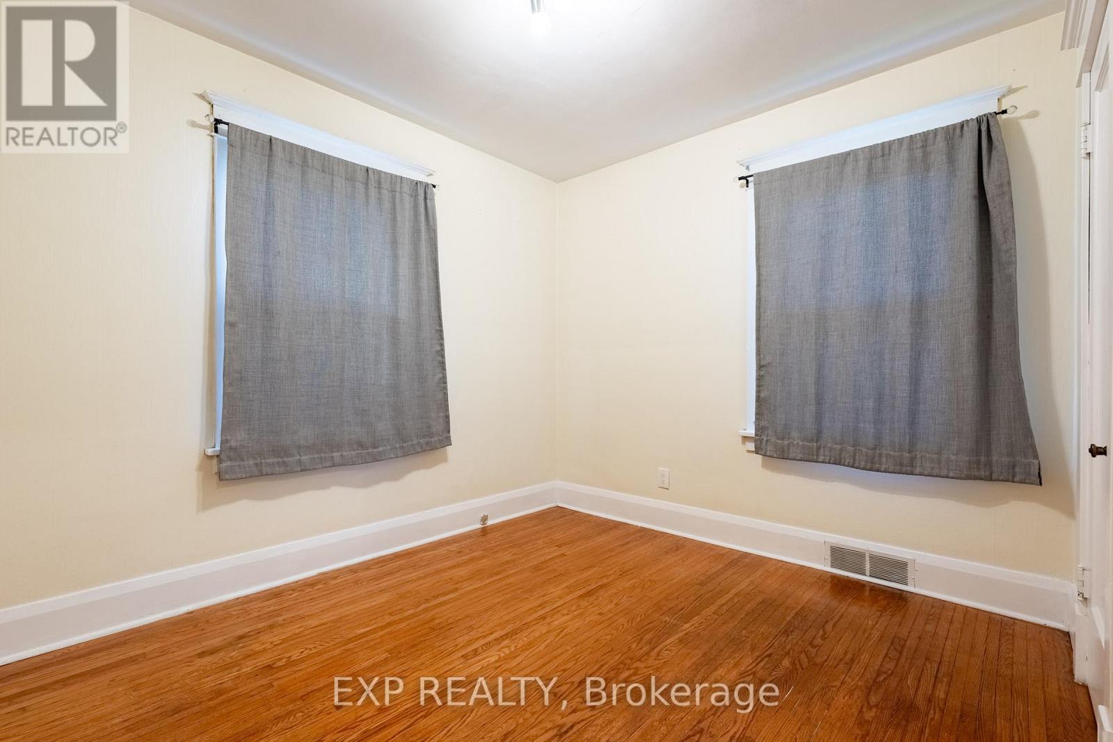 4613 Ryerson Crescent Property Photo 9