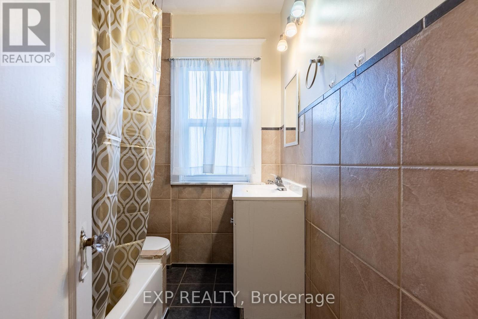 4613 Ryerson Crescent Property Photo 10