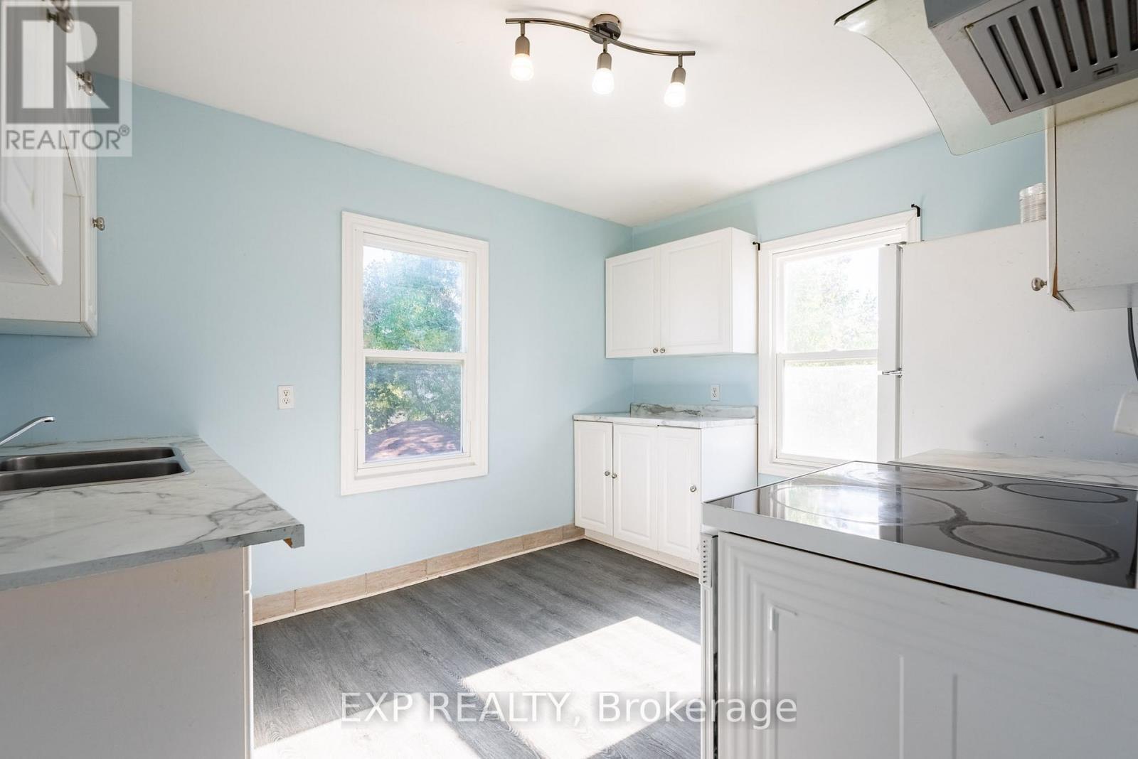 4613 Ryerson Crescent Property Photo 14