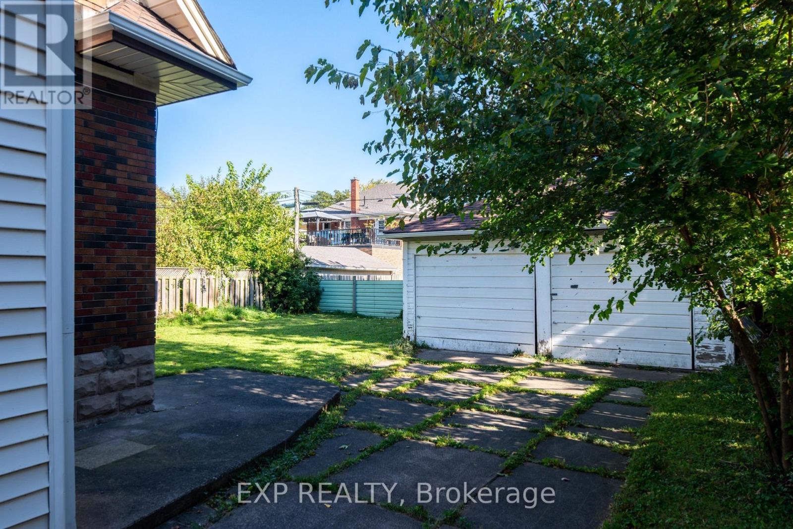 4613 Ryerson Crescent Property Photo 25
