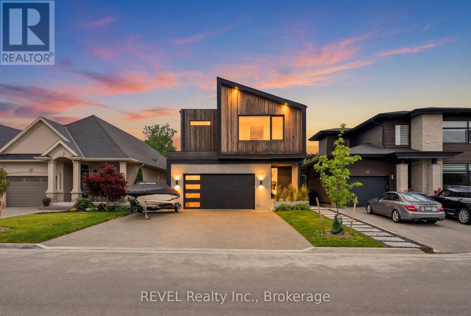 81 Mackenzie King Avenue Property Photo 1