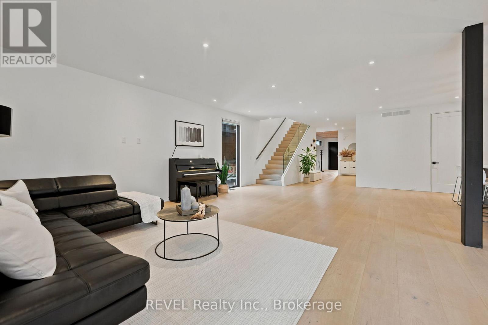 81 Mackenzie King Avenue Property Photo 16