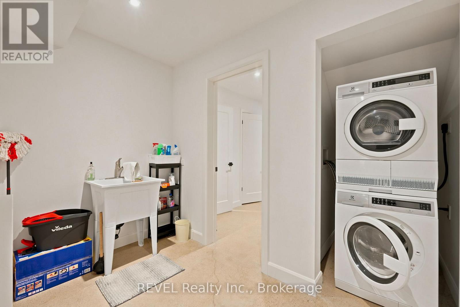 81 Mackenzie King Avenue Property Photo 44