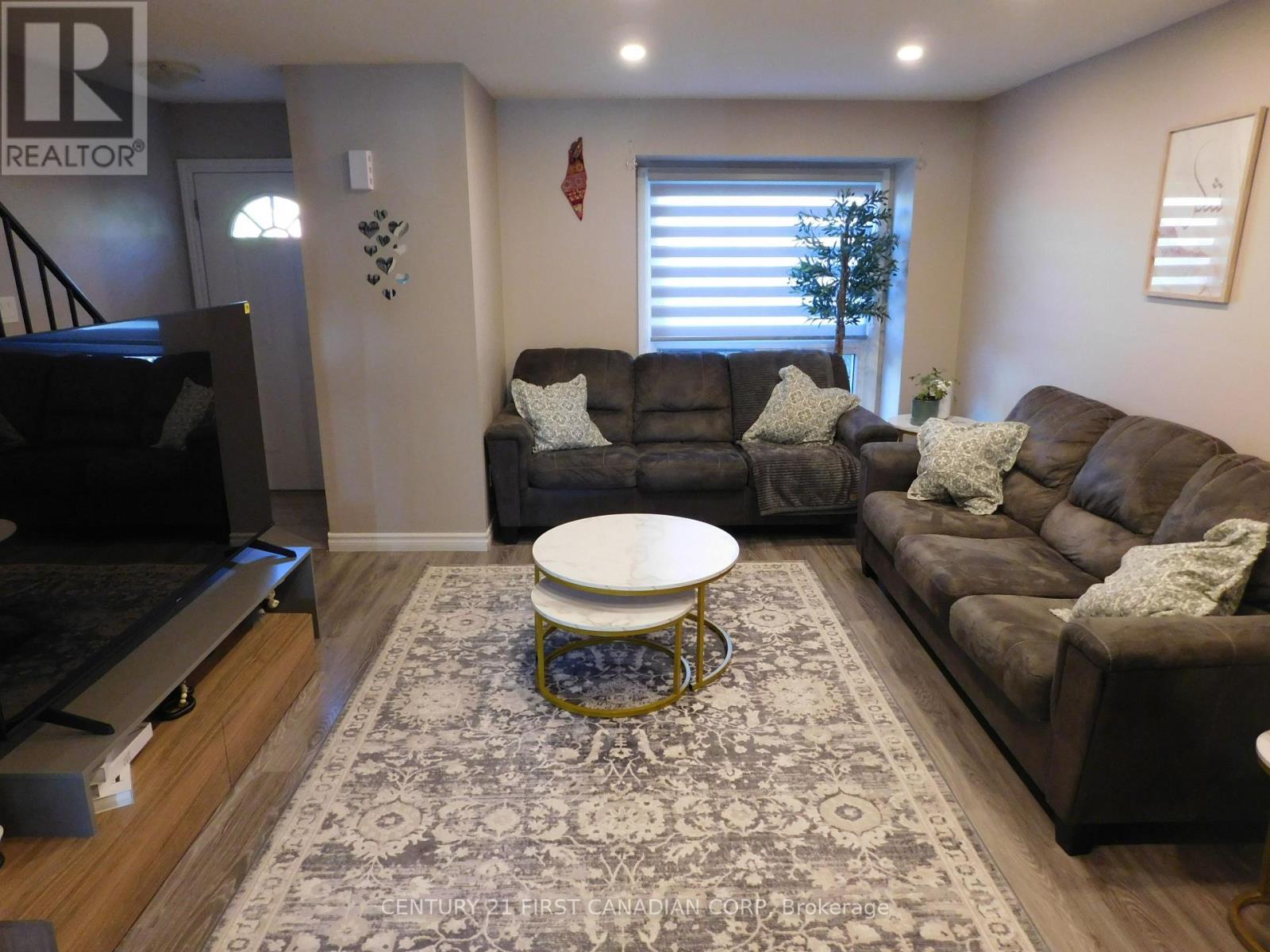 116 - 70 Fiddlers Green Road Property Photo 2