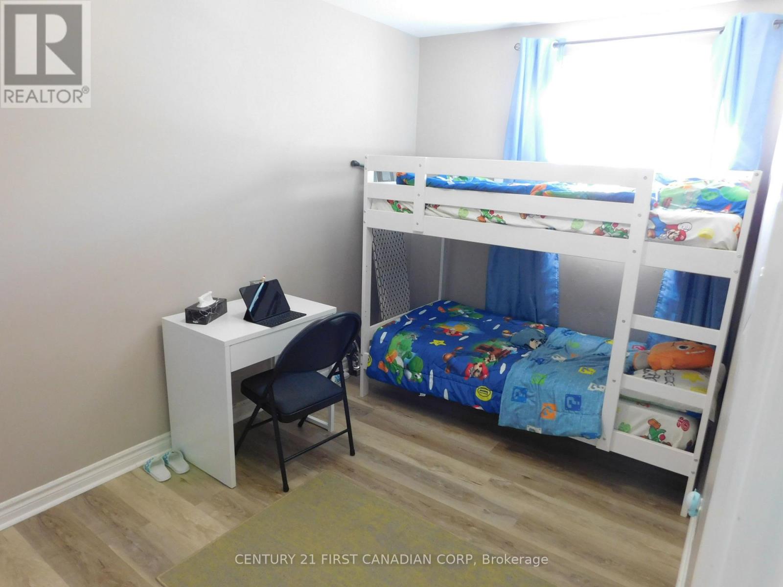 116 - 70 Fiddlers Green Road Property Photo 11
