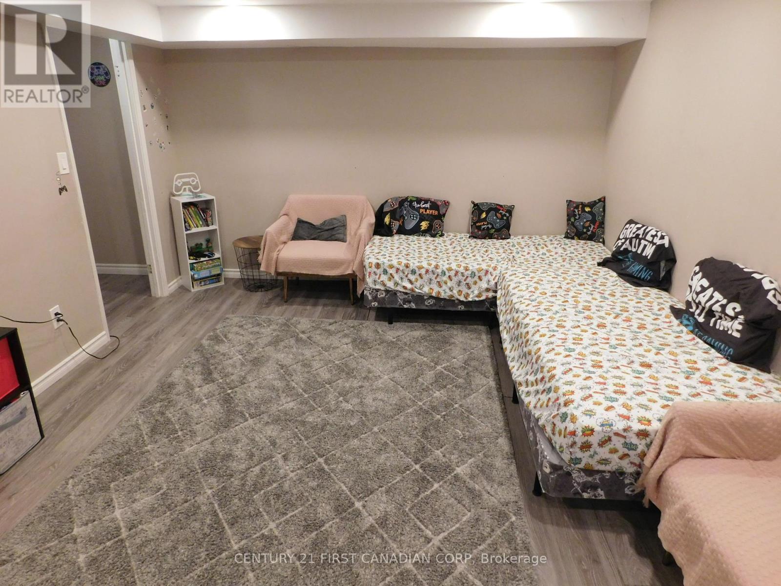 116 - 70 Fiddlers Green Road Property Photo 14