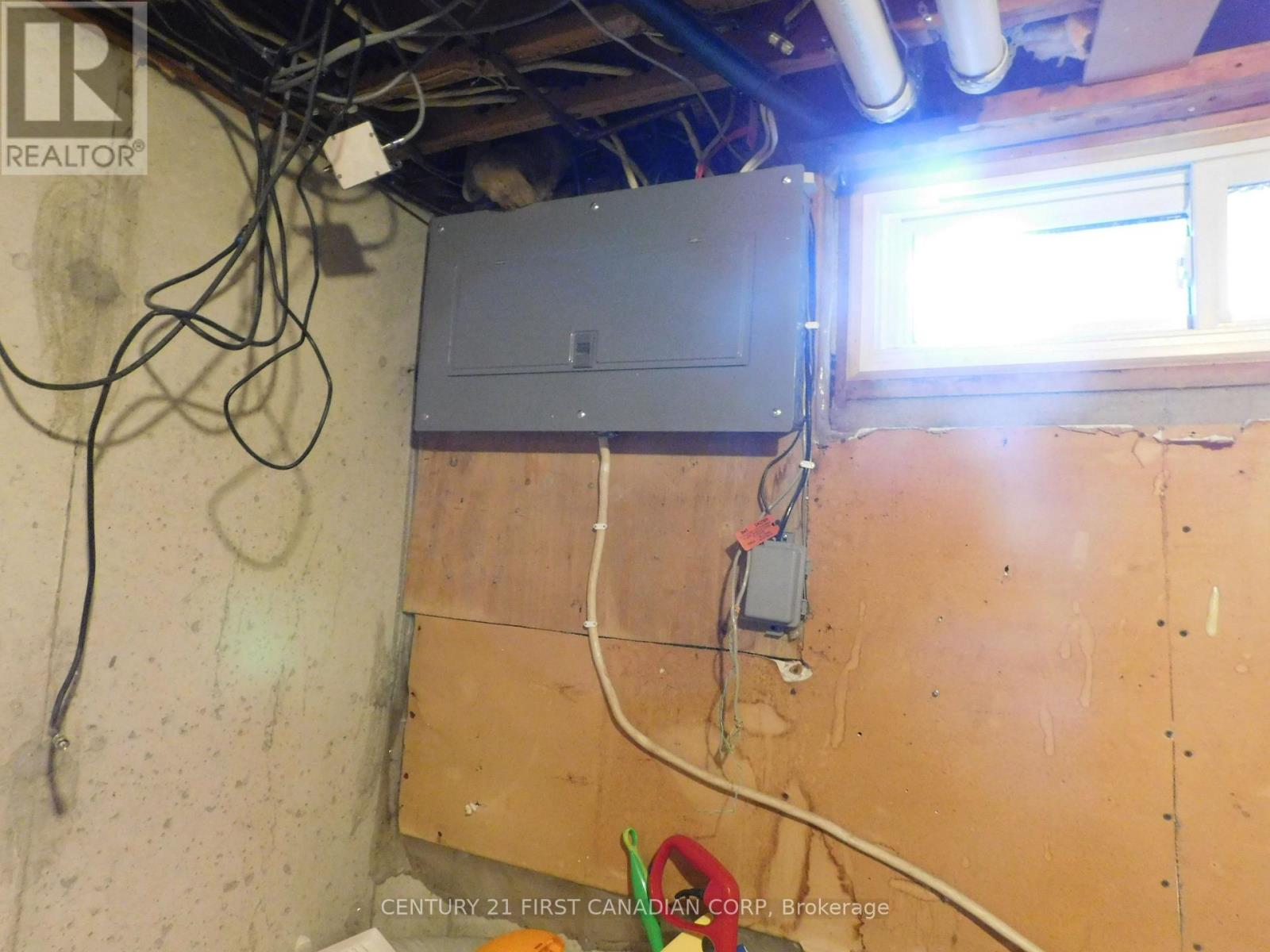 116 - 70 Fiddlers Green Road Property Photo 16