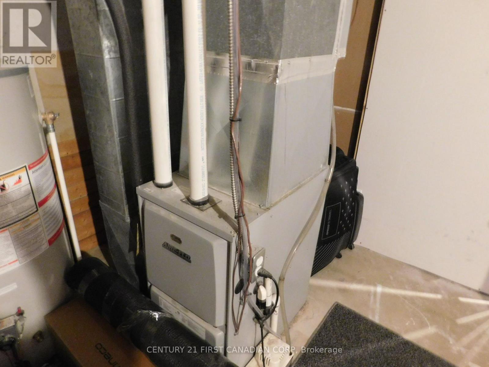 116 - 70 Fiddlers Green Road Property Photo 17