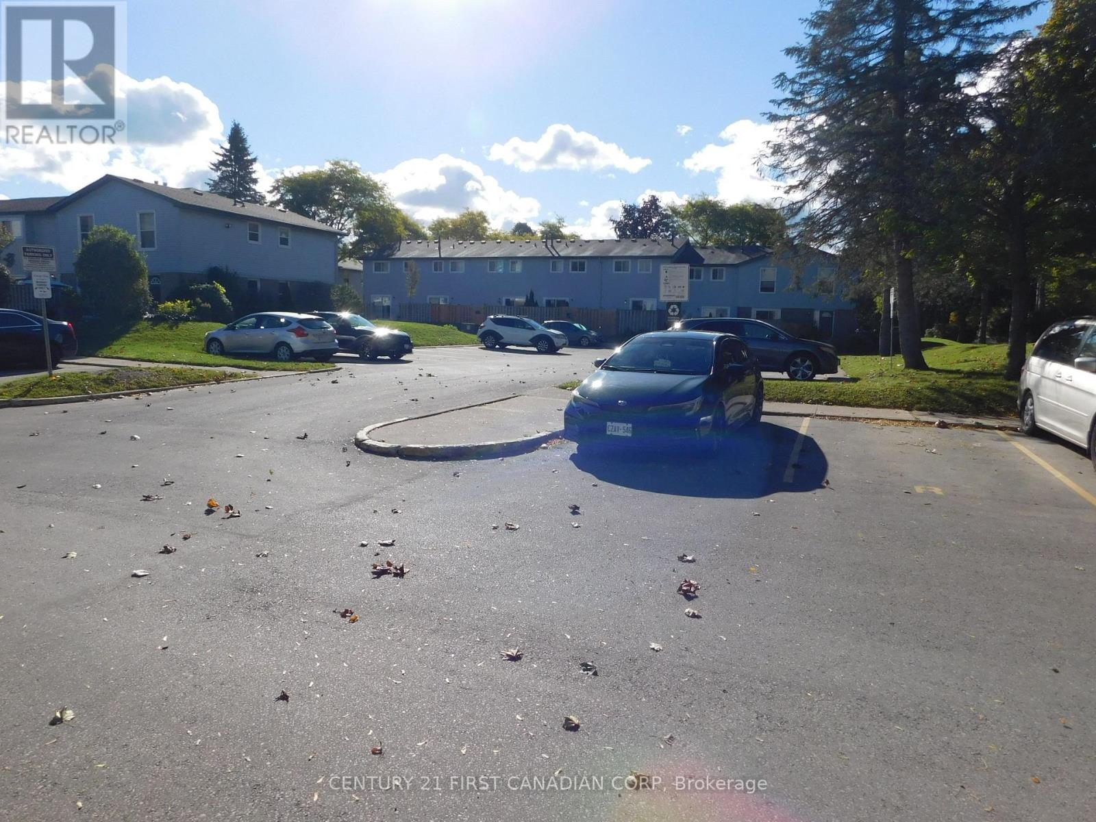 116 - 70 Fiddlers Green Road Property Photo 20