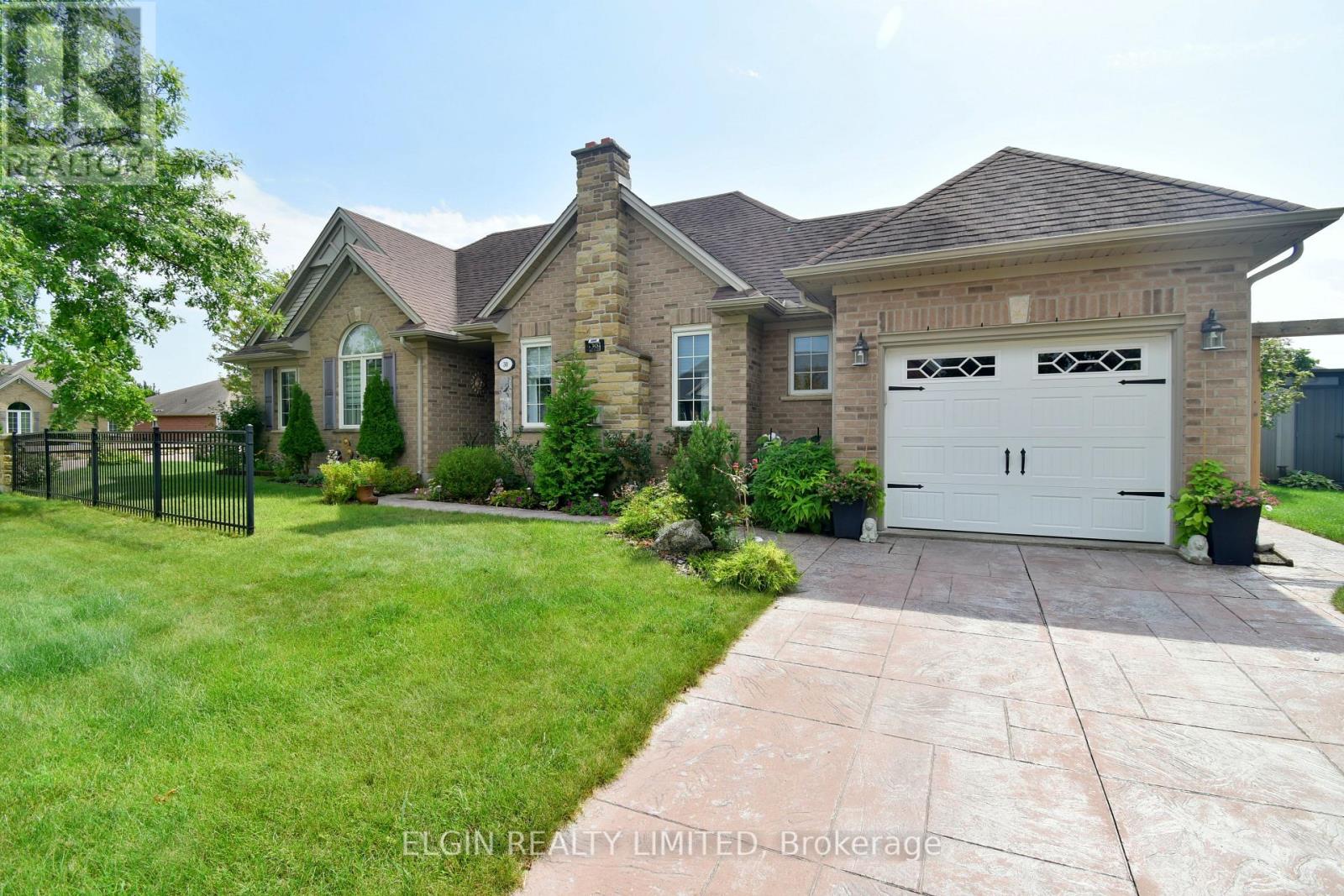 30 Peach Tree Boulevard Property Photo 1