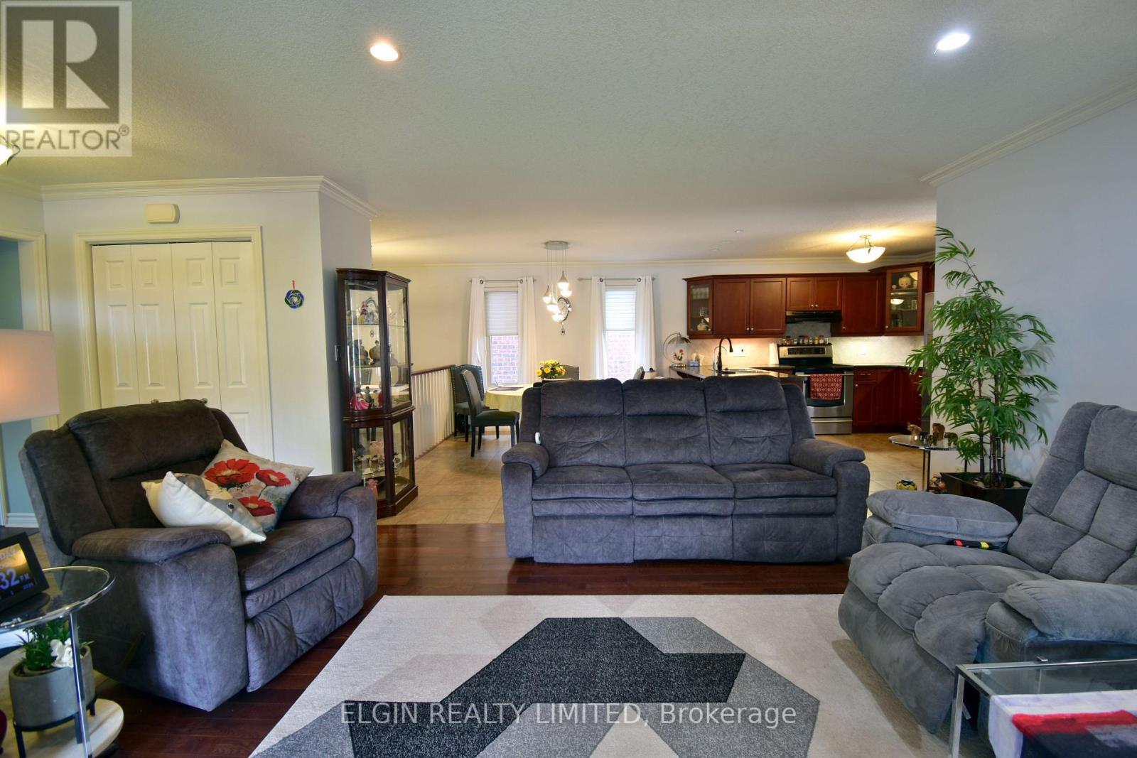 30 Peach Tree Boulevard Property Photo 7